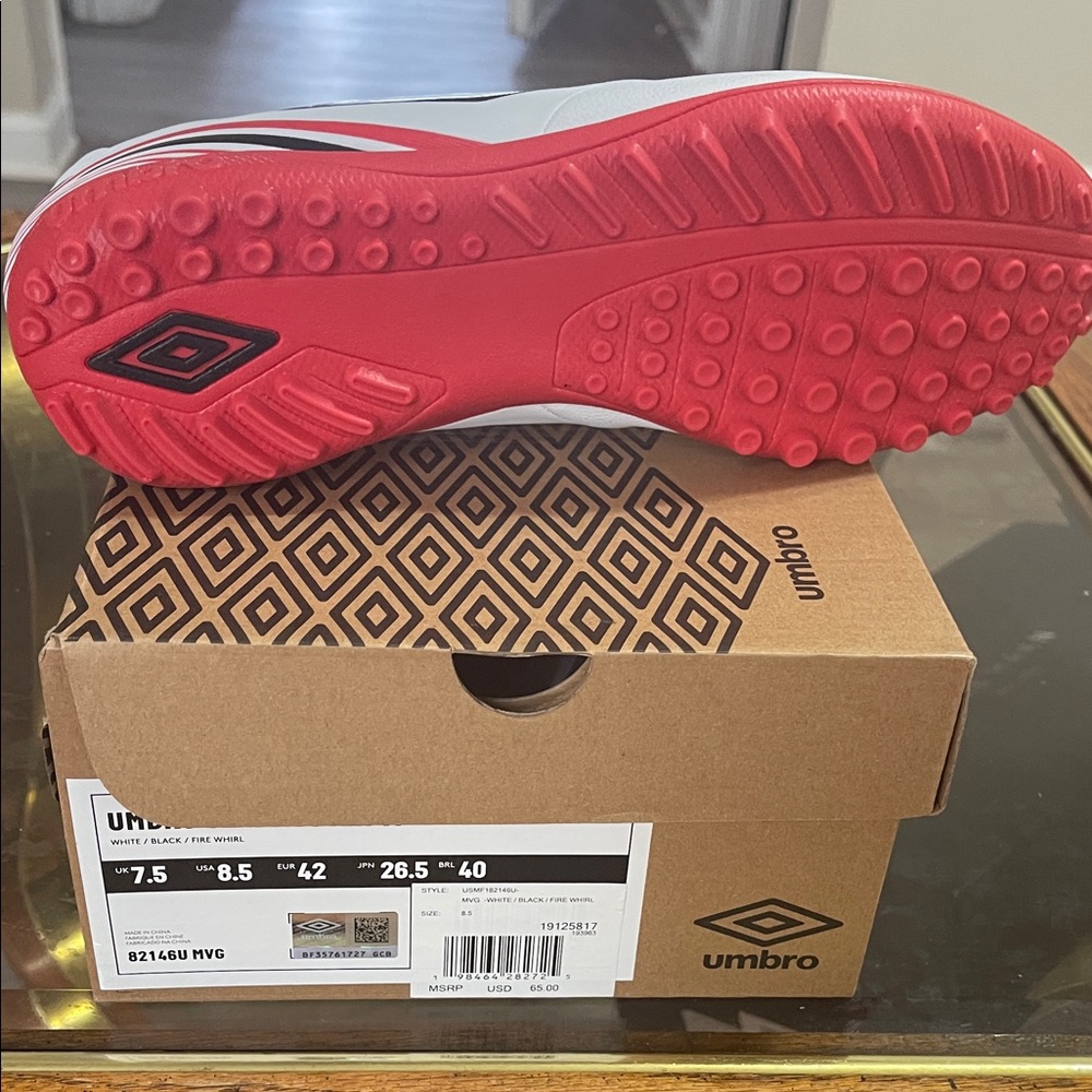 Umbro White and Red Athletic Shoes - Picture 6 of 8